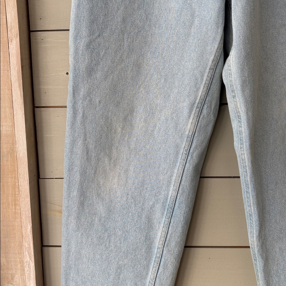 Kotn High Rise Straight Leg Jeans – Light Wash
Size 8 - Picture 7 of 9